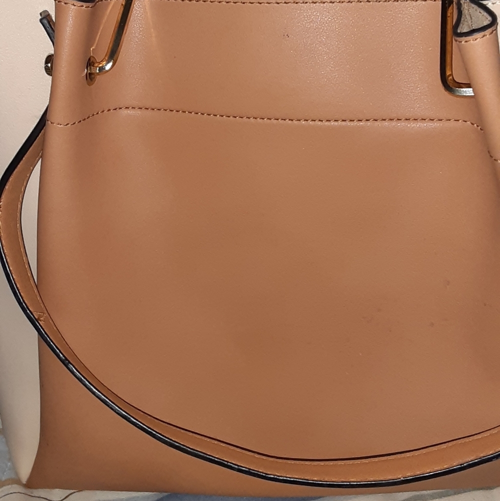 Elegant Tan Handbag. Great Condition.